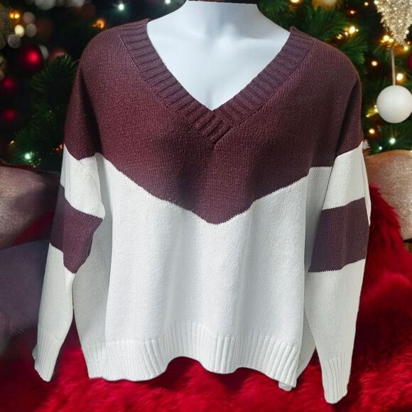 Botique Sweaters - Plus Size Women's V- Neck LongSleeve Maroon & White Oversized Sweater 2X